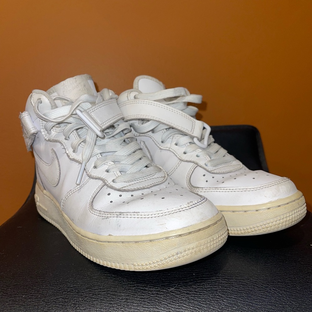 Nike size 6y Air Force